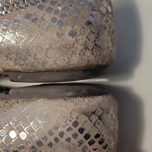 Tory Burch Metallic Silver Pewter Pyton Reva Flats Size 6 - Picture 8 of 16